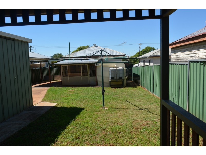 15 Blackdown Street, Harristown QLD 4350
