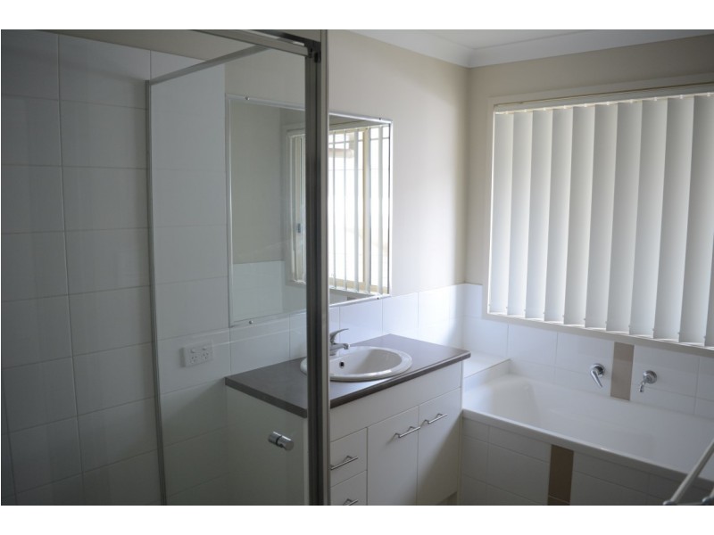 12 Cooranga Street, Glenvale QLD 4350