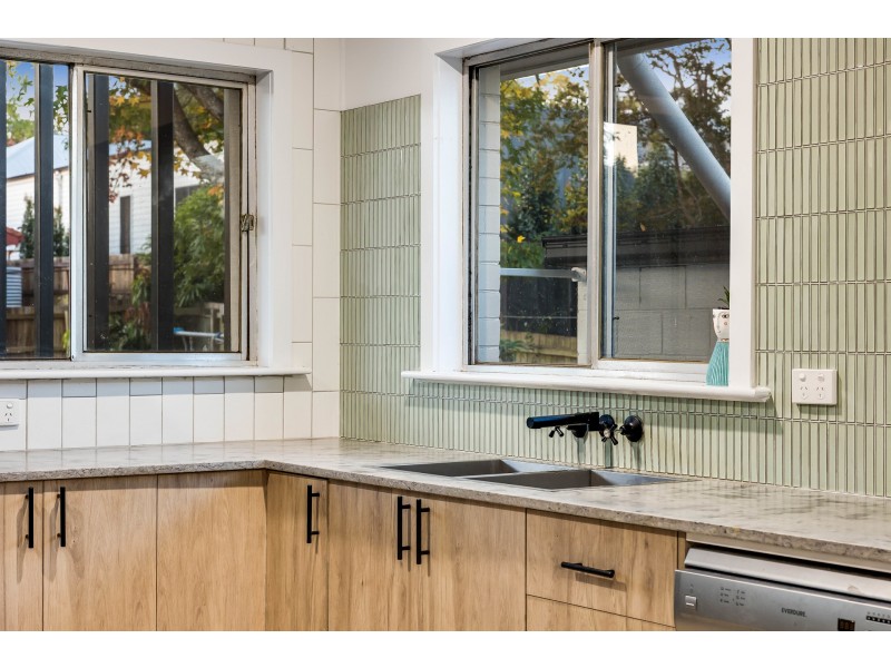 51 Alford Street, Mount Lofty QLD 4350