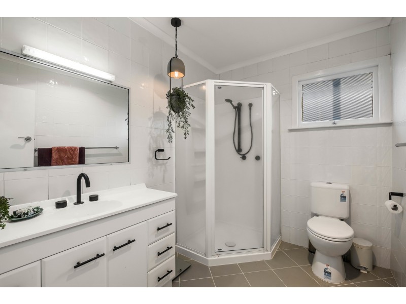 51 Alford Street, Mount Lofty QLD 4350