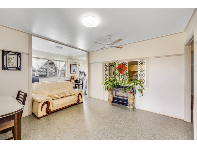 6 Vera Street, Newtown QLD 4350