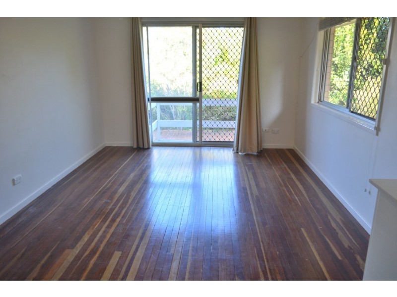 2/298 MacKenzie Street, Rangeville QLD 4350