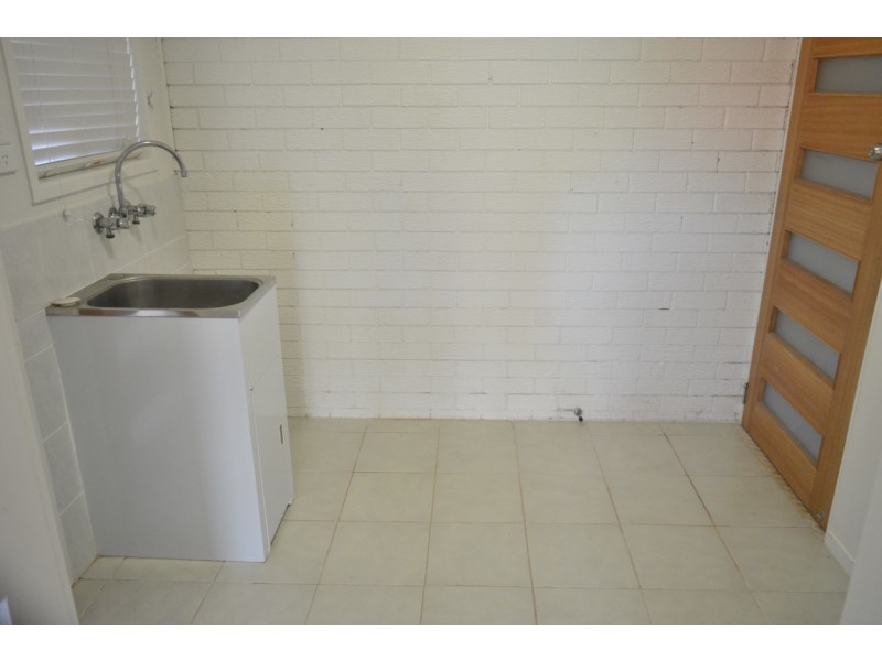 2/298 MacKenzie Street, Rangeville QLD 4350