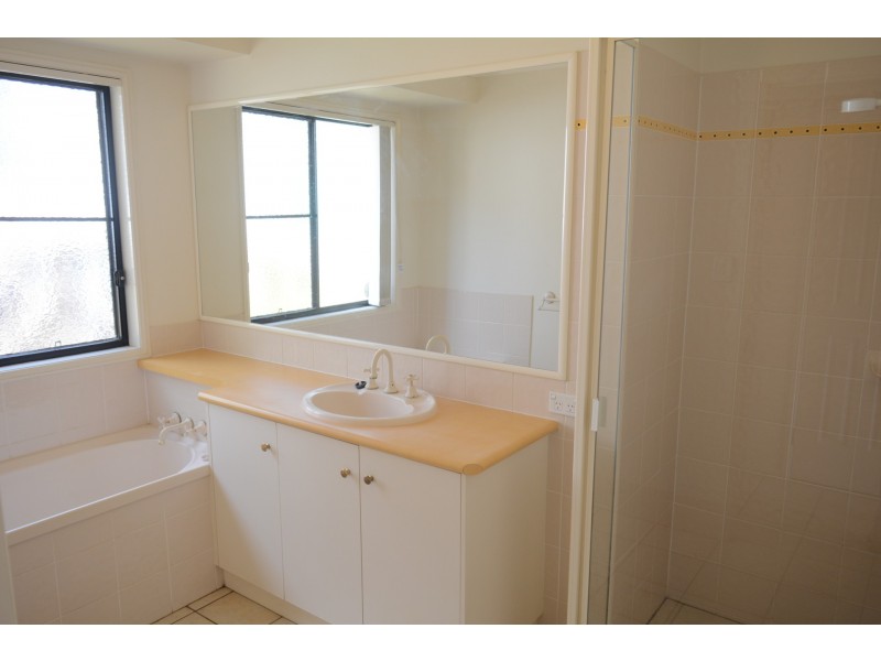 15 Esmond Street, Rockville QLD 4350