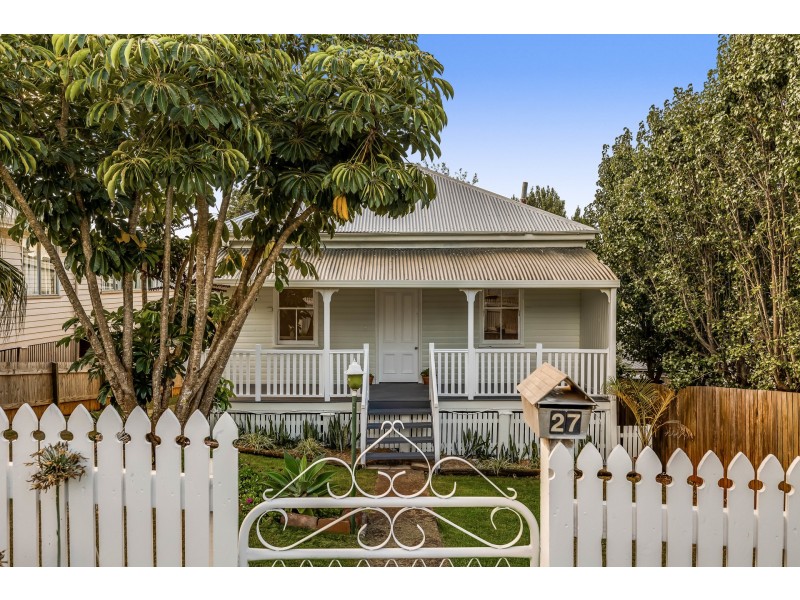 27 Christmas Street, North Toowoomba QLD 4350