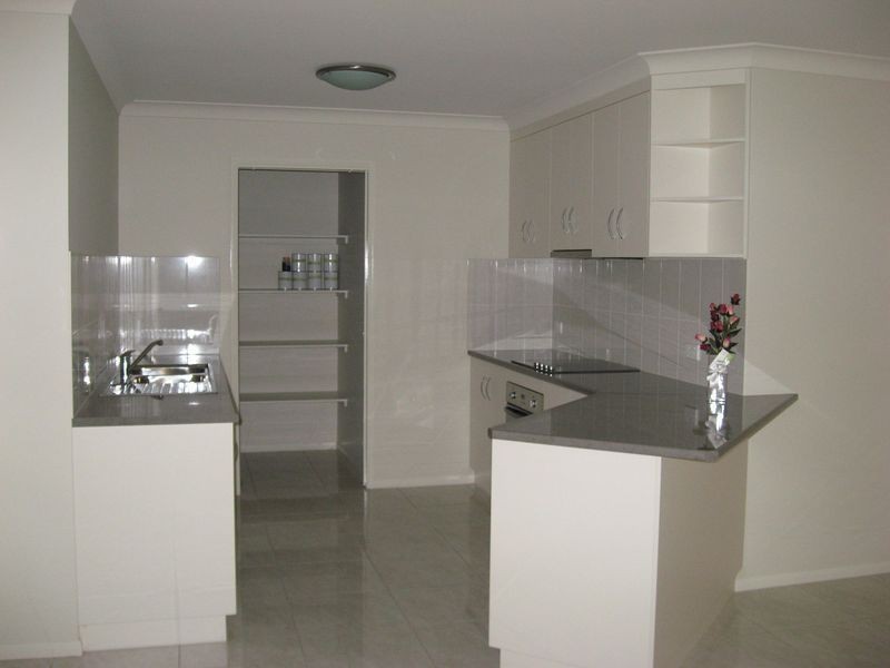 2/88a Hogg Street, Rockville QLD 4350