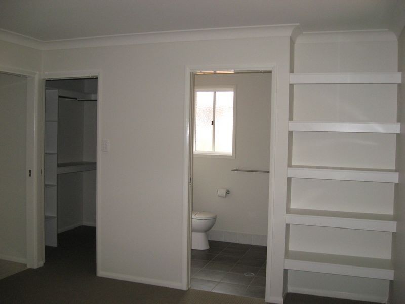 2/88a Hogg Street, Rockville QLD 4350