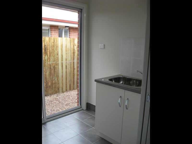 2/88a Hogg Street, Rockville QLD 4350