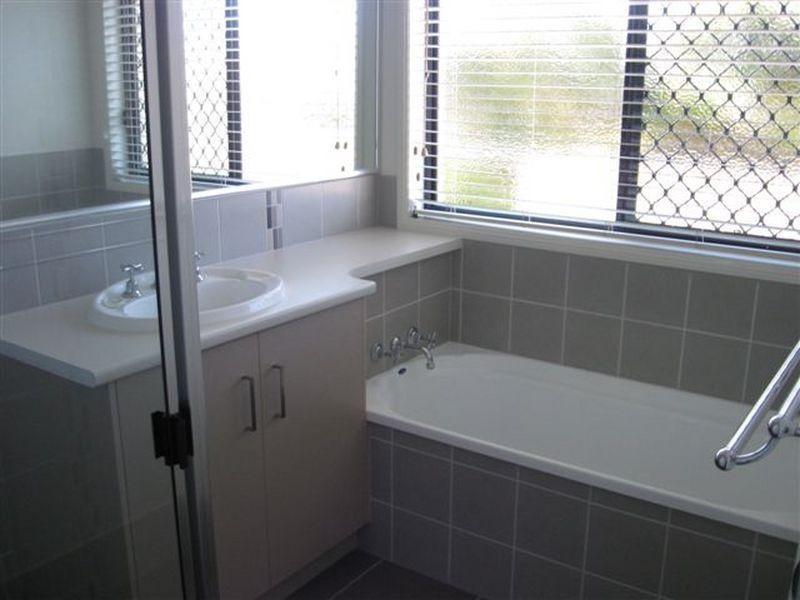 1/10 Hoey Street, Kearneys Spring QLD 4350