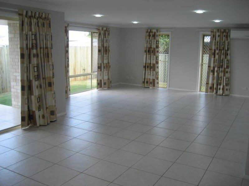 12 Bristol Street, Newtown QLD 4350