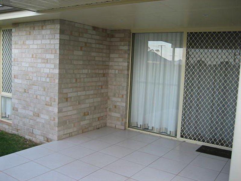 12 Bristol Street, Newtown QLD 4350