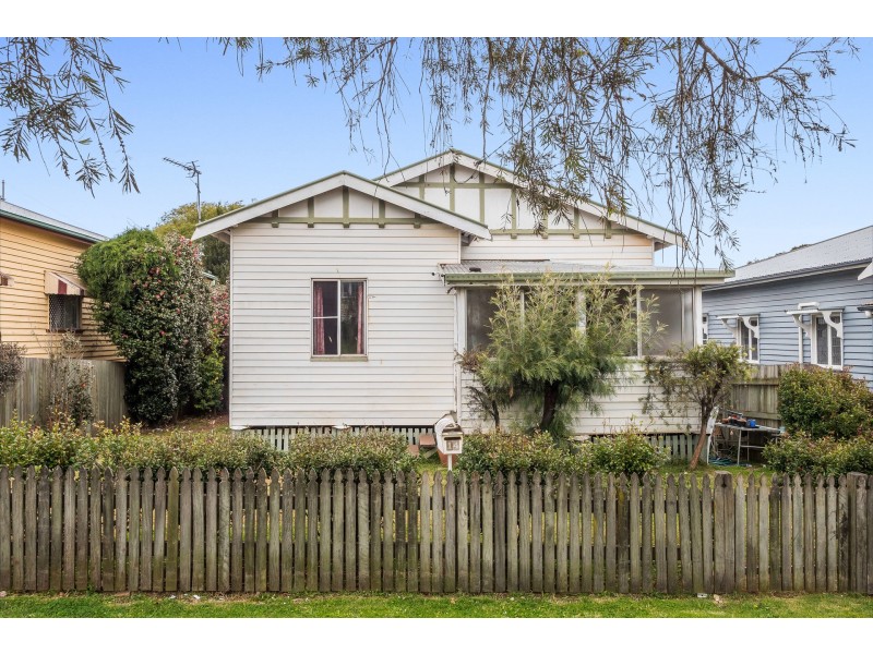 14 Lochel Street, Mount Lofty QLD 4350