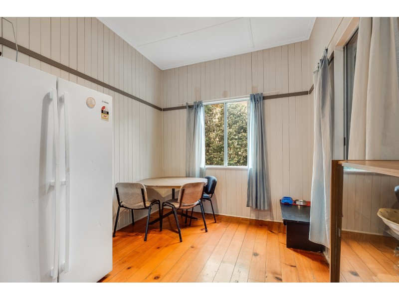 14 Lochel Street, Mount Lofty QLD 4350