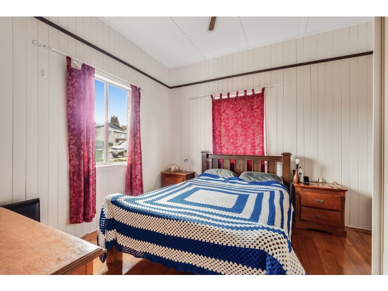 14 Lochel Street, Mount Lofty QLD 4350