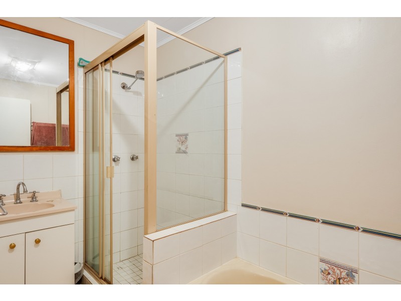 14 Lochel Street, Mount Lofty QLD 4350