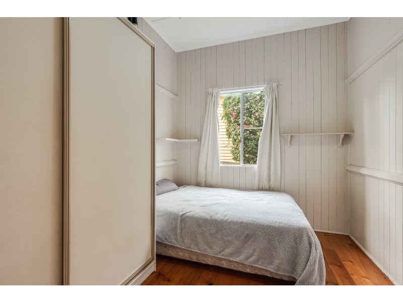 14 Lochel Street, Mount Lofty QLD 4350