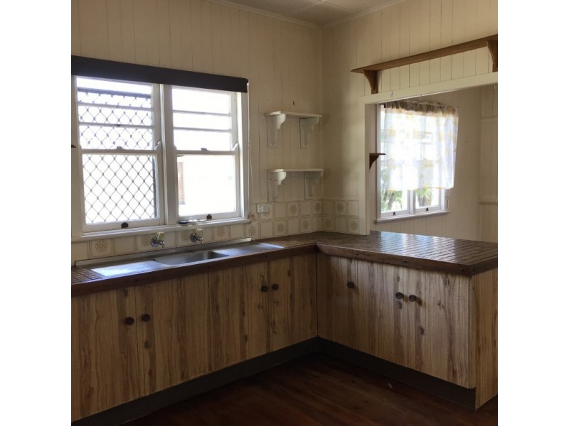10 Weetwood Street, Newtown QLD 4350