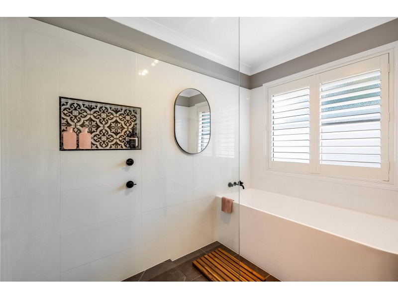 6 Azalea Close, Highfields QLD 4352