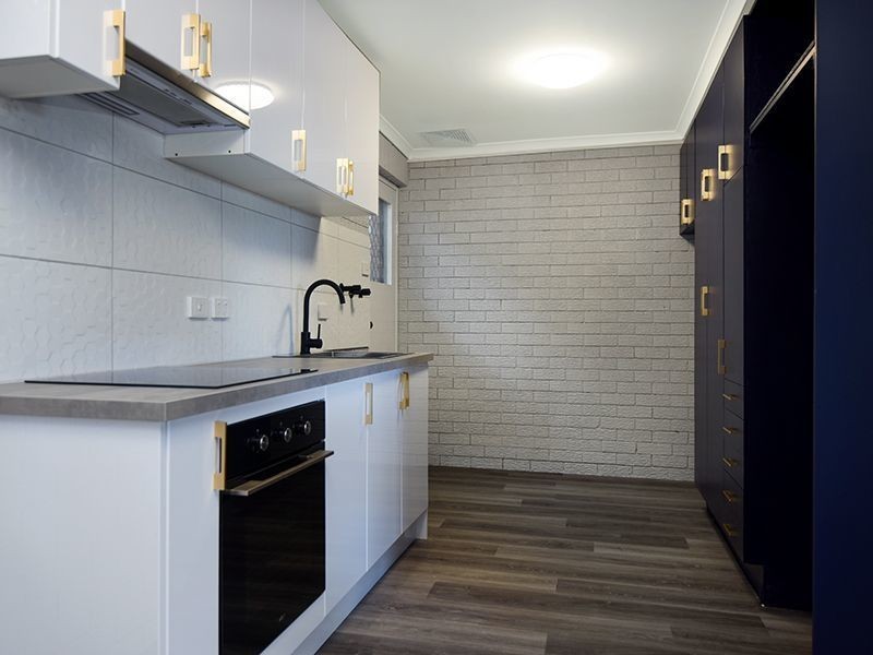 2/266 West Street, Kearneys Spring QLD 4350