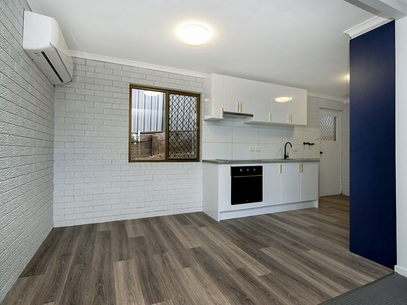 2/266 West Street, Kearneys Spring QLD 4350