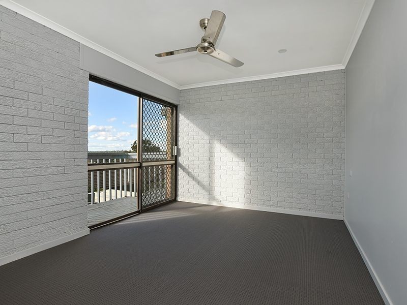 2/266 West Street, Kearneys Spring QLD 4350