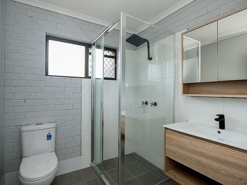 2/266 West Street, Kearneys Spring QLD 4350