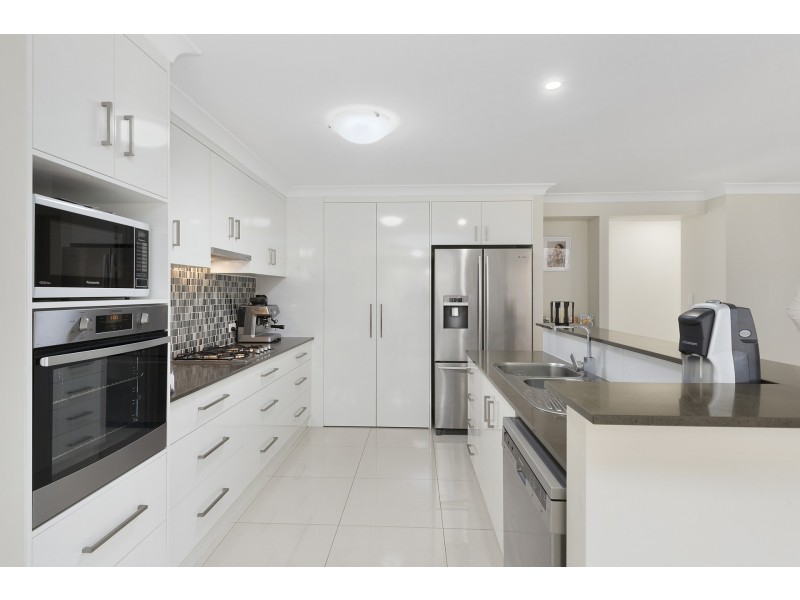 19 Renshaw Crescent, Kearneys Spring QLD 4350