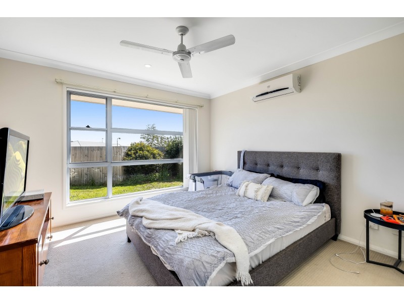 8 Farrer Street, Cranley QLD 4350