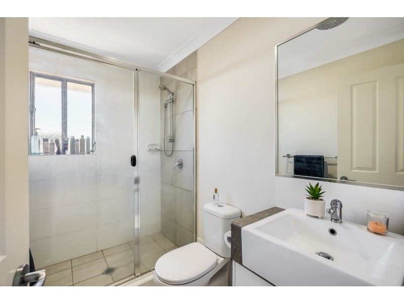 8 Farrer Street, Cranley QLD 4350