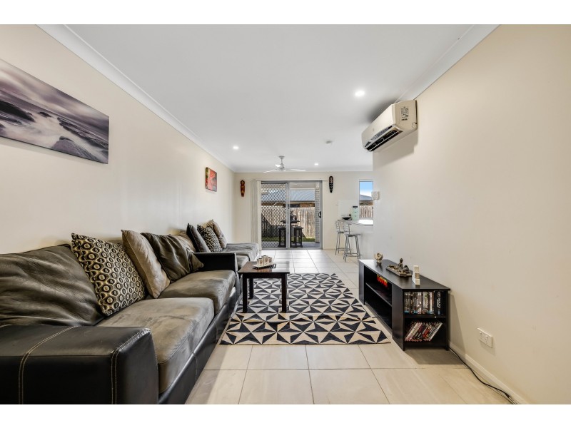 8 Farrer Street, Cranley QLD 4350