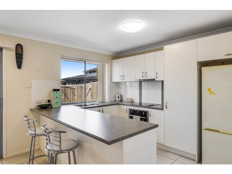 8 Farrer Street, Cranley QLD 4350