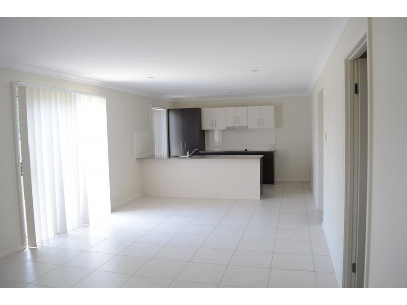 2/274 Long Street, South Toowoomba QLD 4350