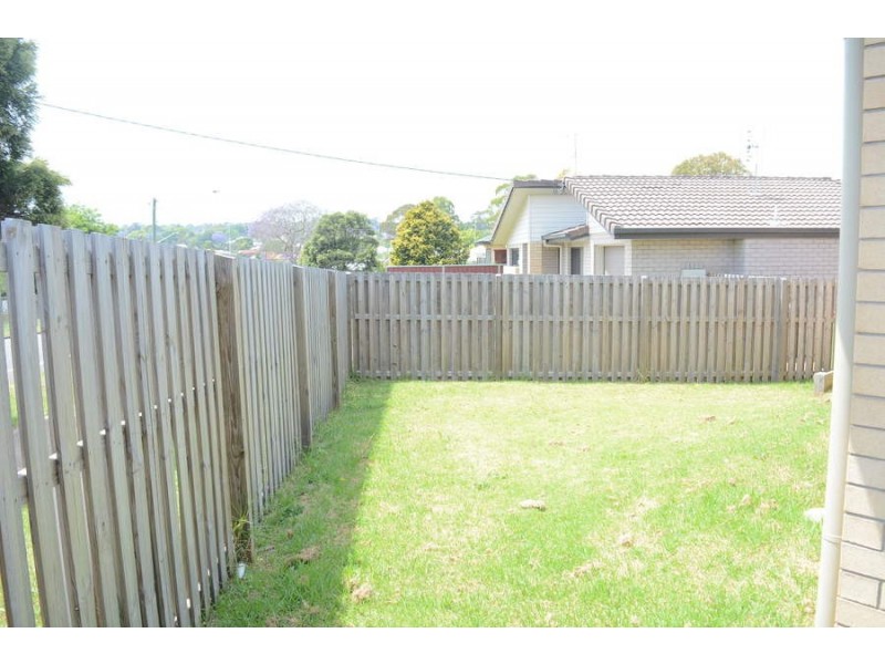 2/274 Long Street, South Toowoomba QLD 4350