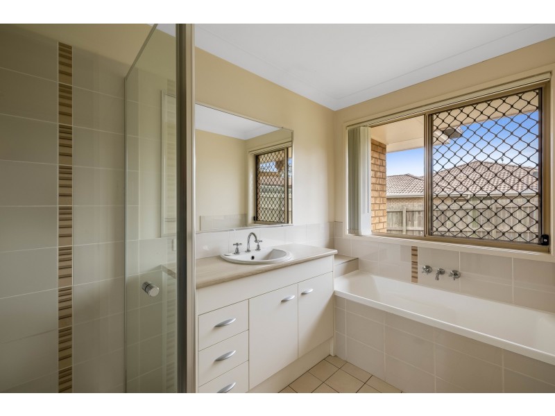 4 Paige Place, Helidon QLD 4344