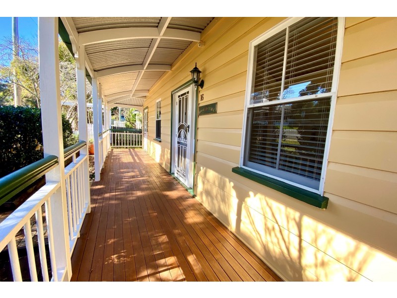 16 Gentle Street, North Toowoomba QLD 4350