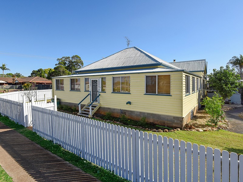 11 Burton Street, Harristown QLD 4350