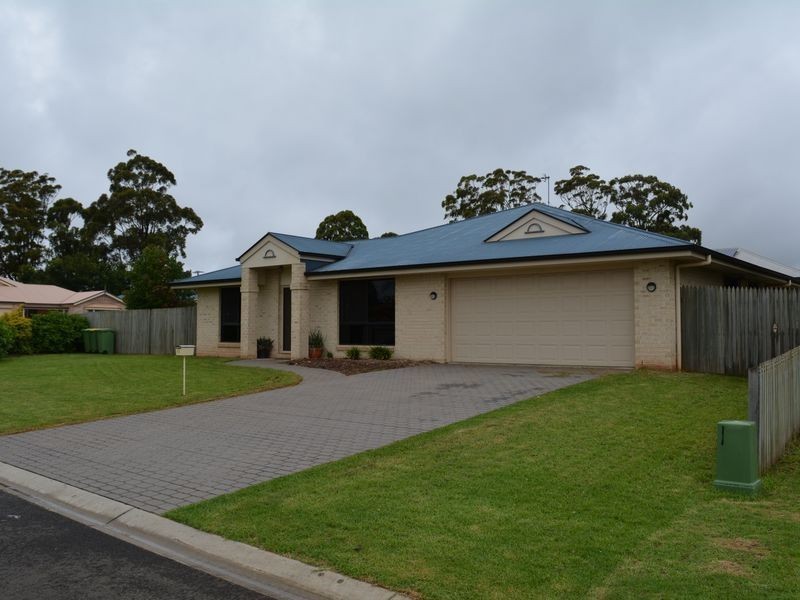 11 Weis Crescent, Middle Ridge QLD 4350