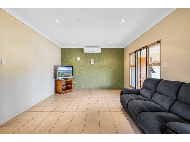 6 Lewis Street, Harristown QLD 4350