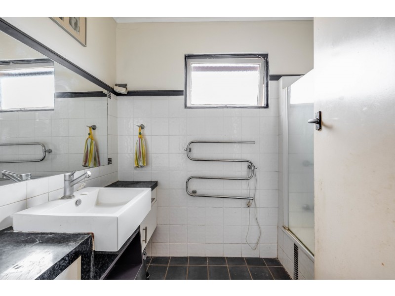 6 Lewis Street, Harristown QLD 4350