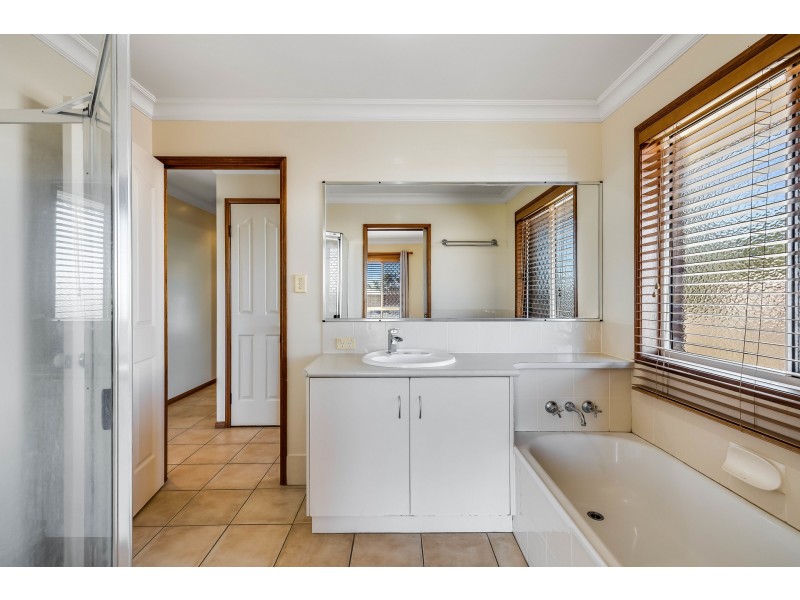 10 Elizabeth Kenny Court, Harristown QLD 4350