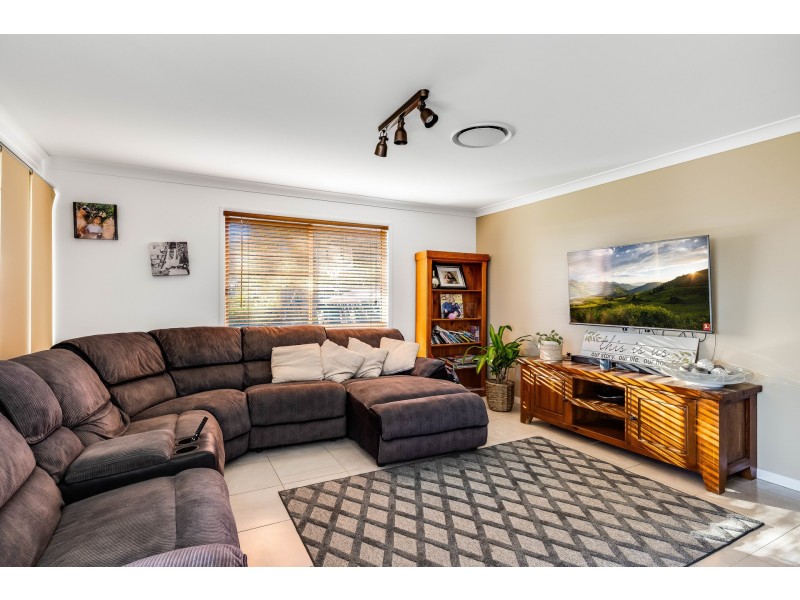 9 Madrid Court, Glenvale QLD 4350