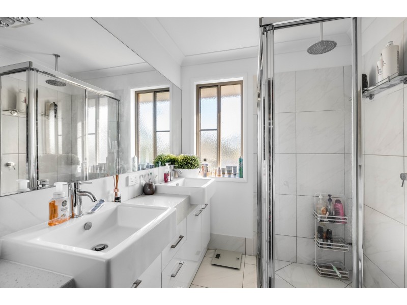 9 Madrid Court, Glenvale QLD 4350