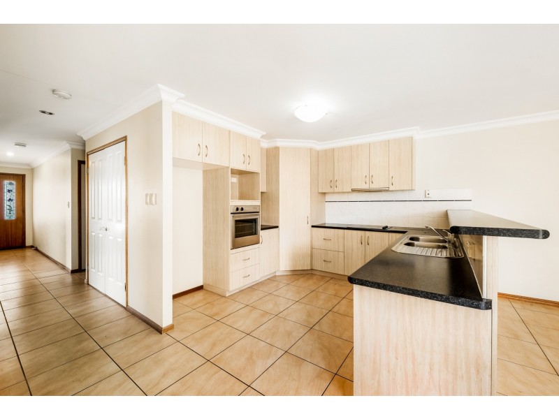 1&2/9 Mason Court, Kearneys Spring QLD 4350