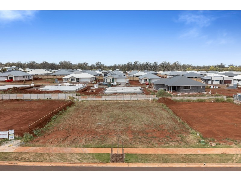 12 Krumins Avenue, Highfields QLD 4352