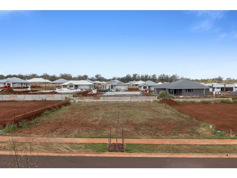 12 Krumins Avenue, Highfields QLD 4352