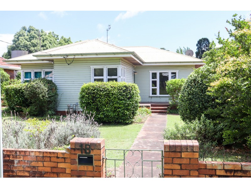 1B Wallace Street, Newtown QLD 4350