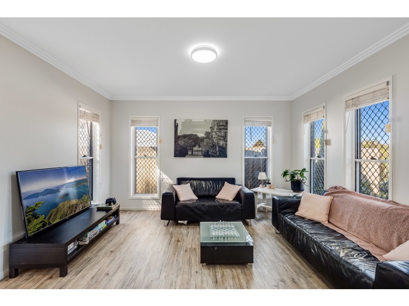 2/15 Henry Street, Mount Lofty QLD 4350