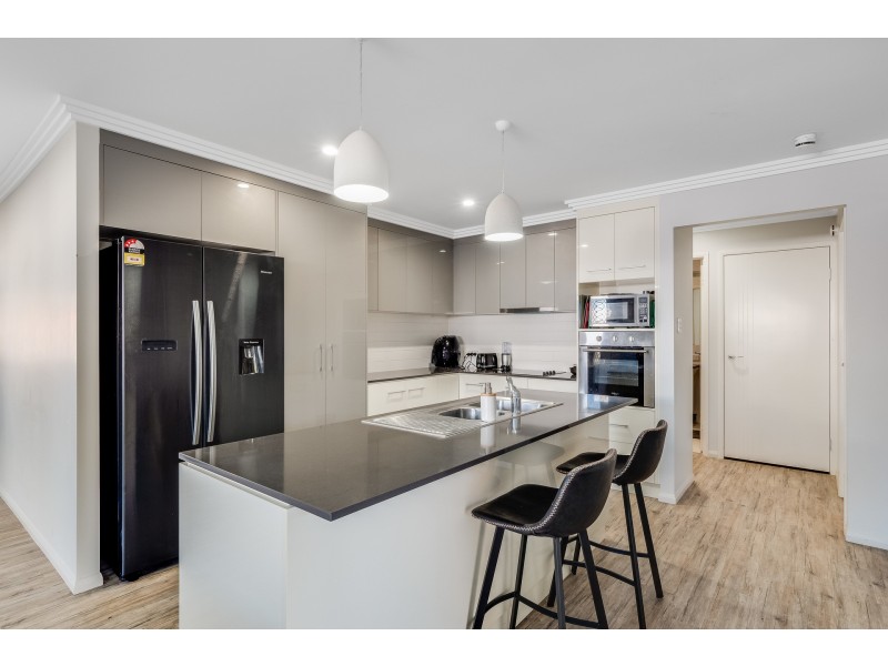 2/15 Henry Street, Mount Lofty QLD 4350