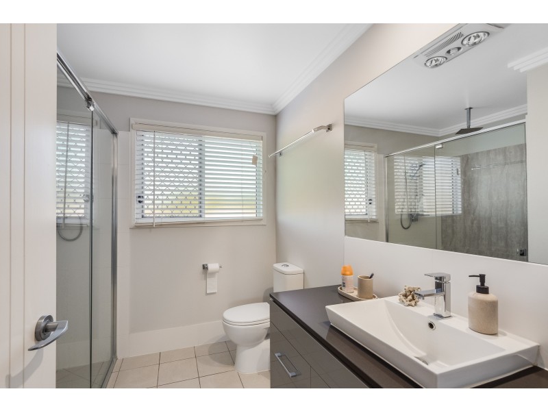 2/15 Henry Street, Mount Lofty QLD 4350