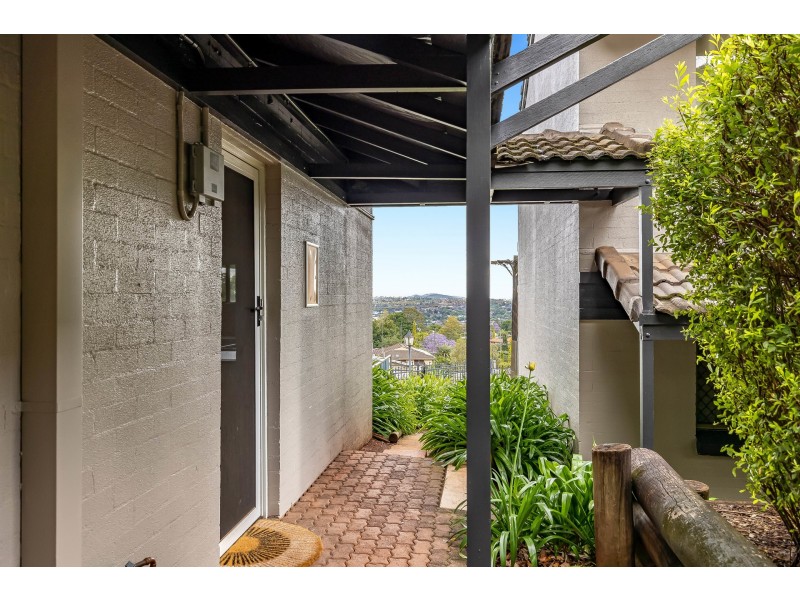 29/2 Benjamin Street, Mount Lofty QLD 4350